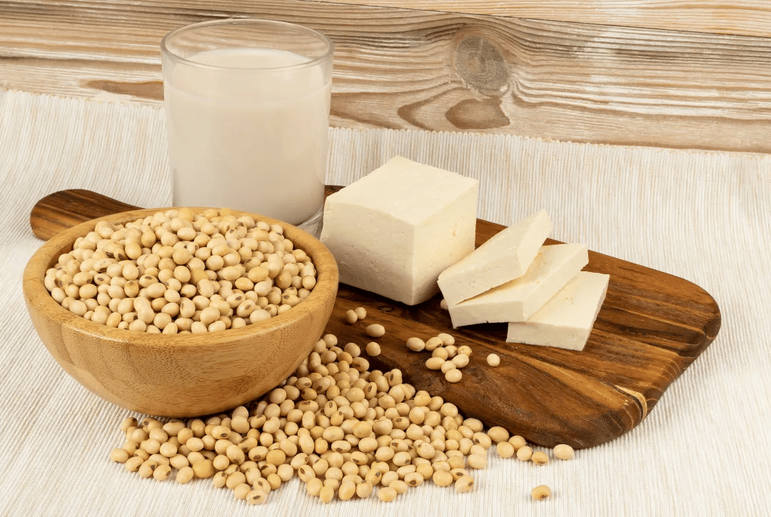 Soy-based foods, such as tofu and soybeans, contain selenium.